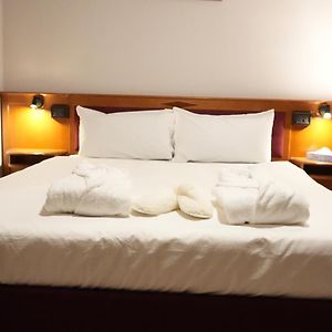 Sn Hotel And Restaurant
